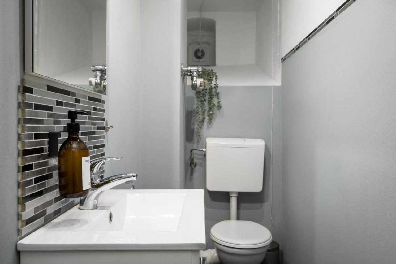 Super Zentral Super Schoener Altbau In Moabit Rostockerstrasse Im Herzen Von Berlin Fuer Bis Zu 6 Personen Экстерьер фото