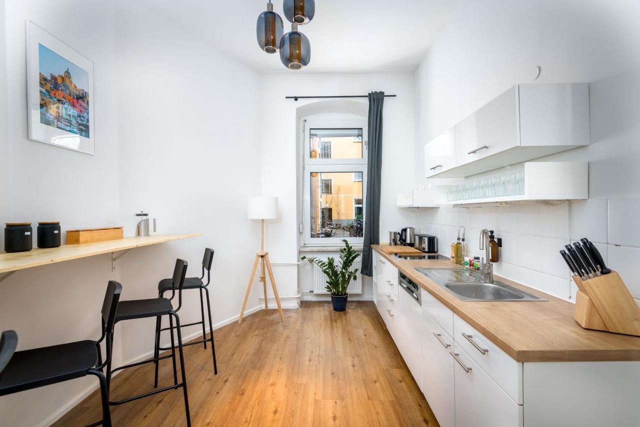Super Zentral Super Schoener Altbau In Moabit Rostockerstrasse Im Herzen Von Berlin Fuer Bis Zu 6 Personen Экстерьер фото